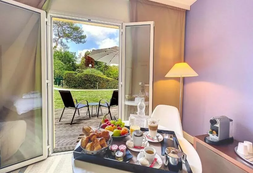 プールの見えるスーペリアルーム, Mercure Antibes Sophia Antipolis