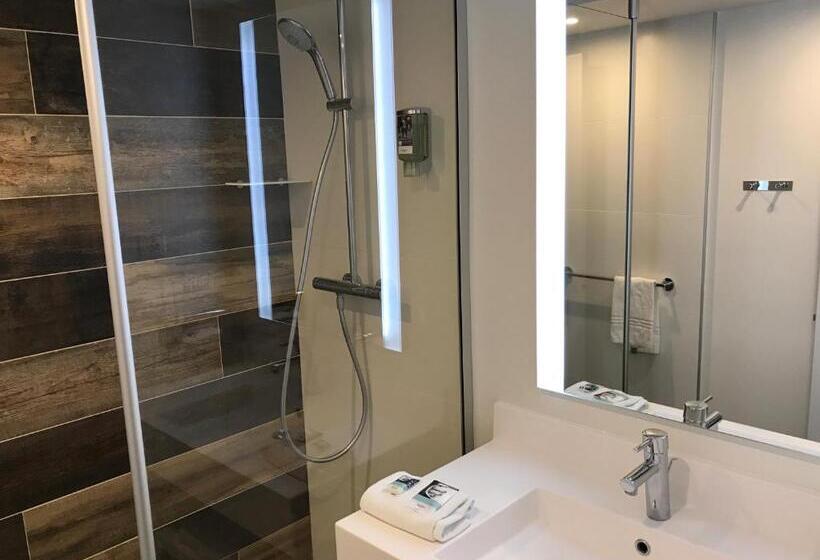 プールの見えるスーペリアルーム, Mercure Antibes Sophia Antipolis