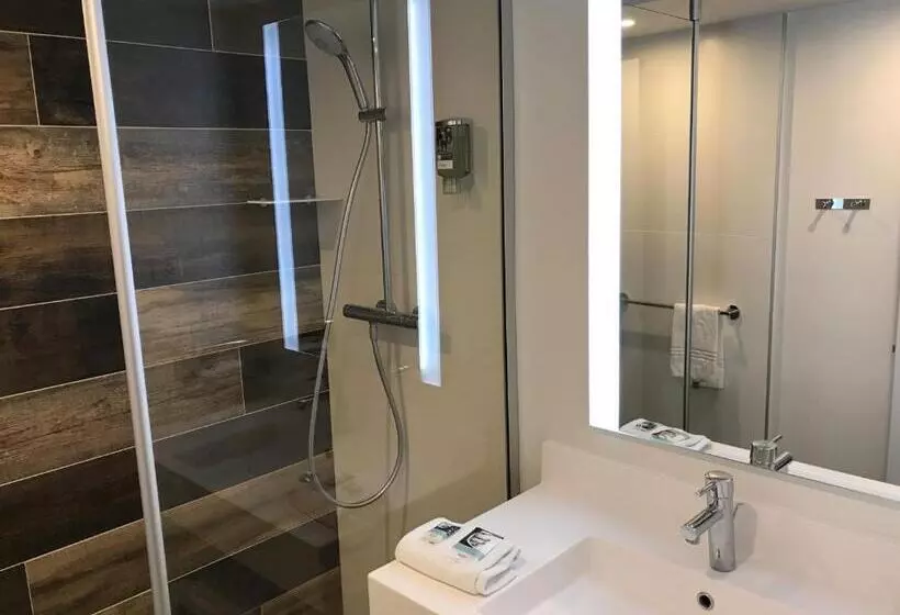 プールの見えるスーペリアルーム, Mercure Antibes Sophia Antipolis