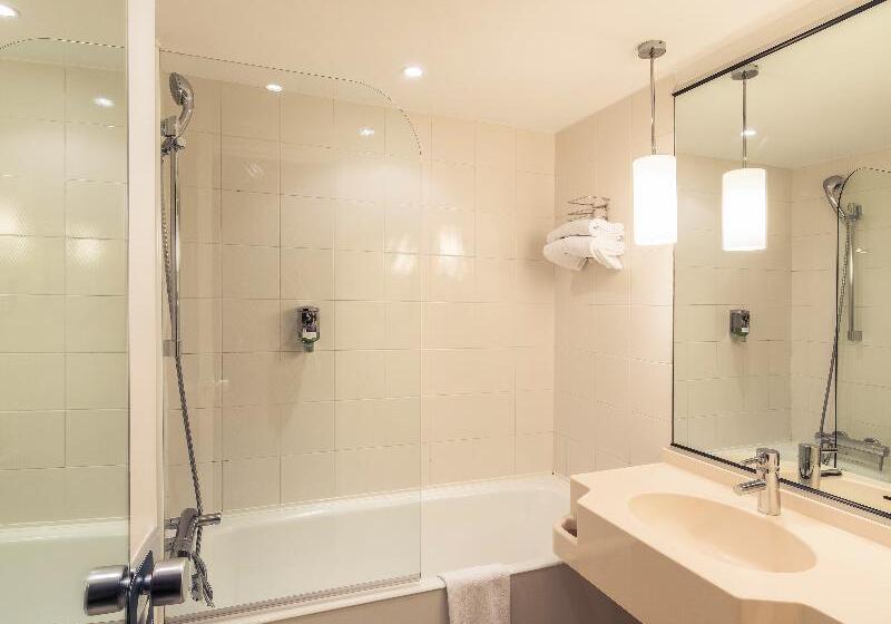 プールの見えるスーペリアルーム, Mercure Antibes Sophia Antipolis