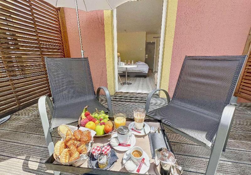 プールの見えるスーペリアルーム, Mercure Antibes Sophia Antipolis