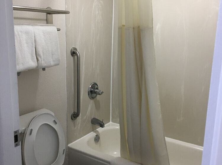 غرفه قياسيه سريرين مزدوجين, Quality Inn Greenville Near University