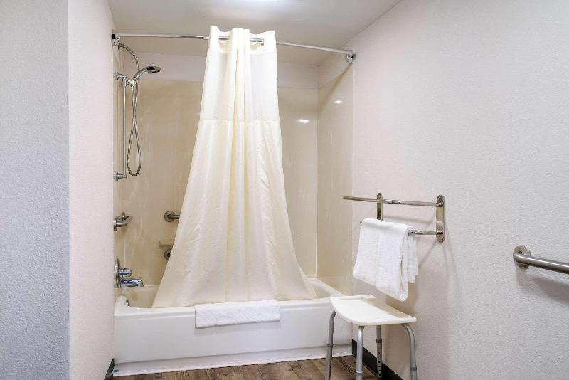 غرفة قياسية سرير كينج, Quality Inn Greenville Near University