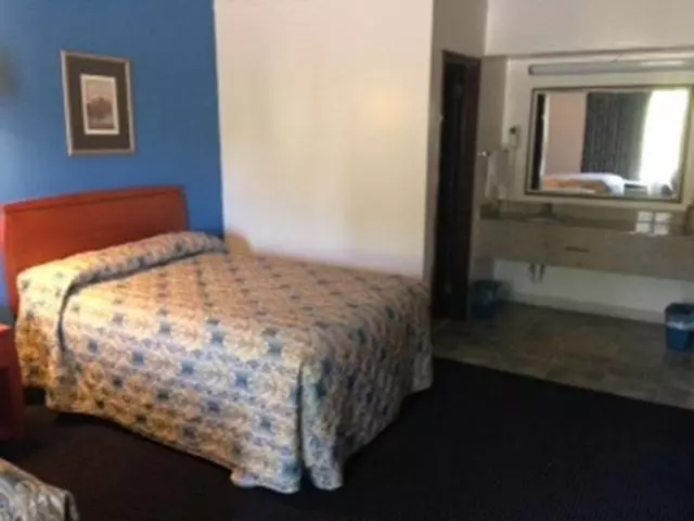 キングサイズベッドのスタンダードルーム, Budget Inn   Madison