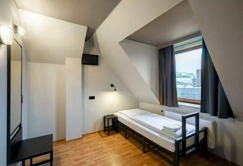 اتاق استاندارد یک تخته با سرویس بهداشتی مشترک, a&o Hamburg Reeperbahn