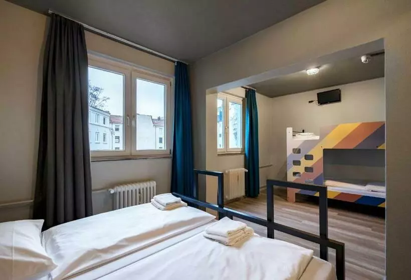 اتاق استاندارد سه نفره, a&o Hamburg Reeperbahn