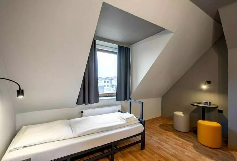 اتاق استاندارد یک تخته با سرویس بهداشتی مشترک, a&o Hamburg Reeperbahn