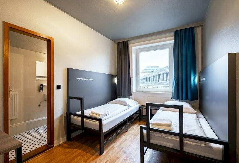 标准单人间共用浴室, a&o Hamburg Reeperbahn