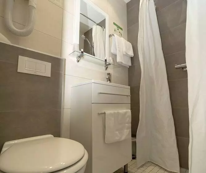 スタンダード４人部屋, Hôtel Du Parc, Restaurant, Spa & Wellness