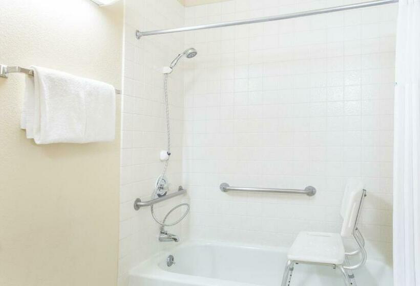 장애인을 위한 스탠다드 룸, Knights Inn Madera