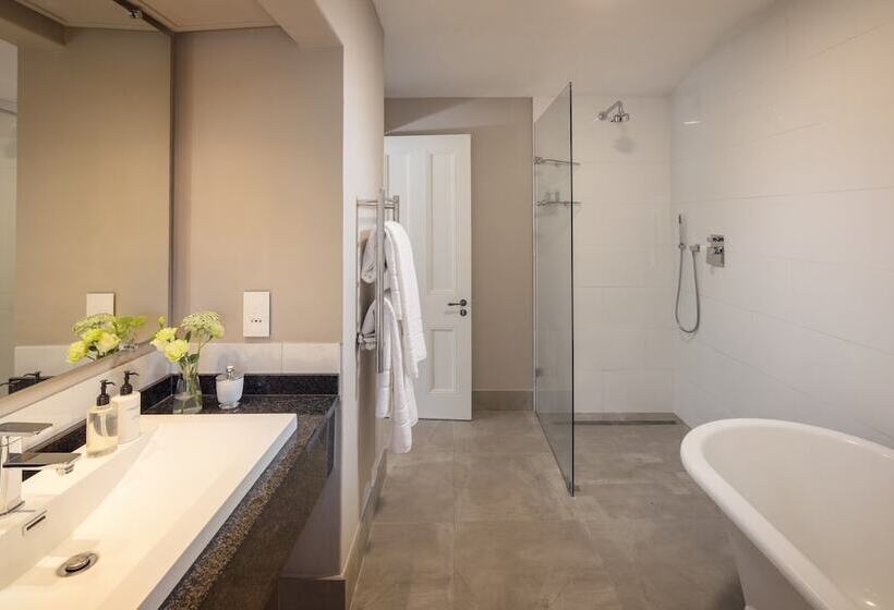 اتاق استاندارد, Le Quartier Francais