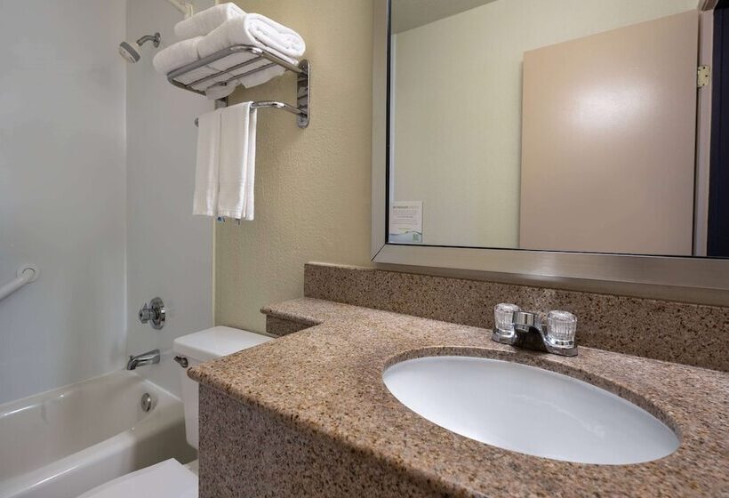 스위트 킹사이즈 침대, Days Inn By Wyndham Encinitas Moonlight Beach