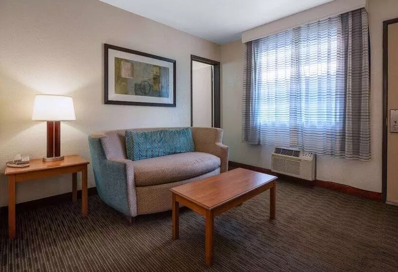 キングサイズベッドのスイートルーム, Days Inn By Wyndham Encinitas Moonlight Beach