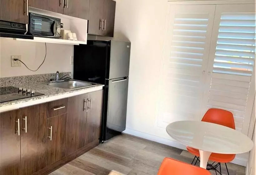 استودیو استاندارد با تخت کینگ, Howard Johnson Suites By Wyndham San Diego Chula Vista Bayfront