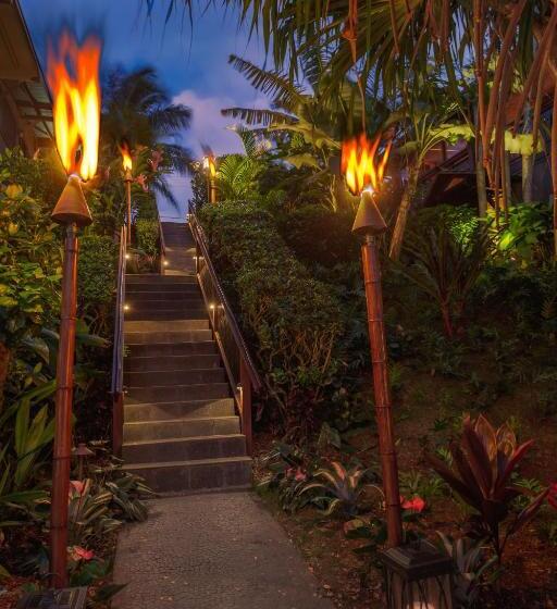 جناح, Paradise Bay Resort