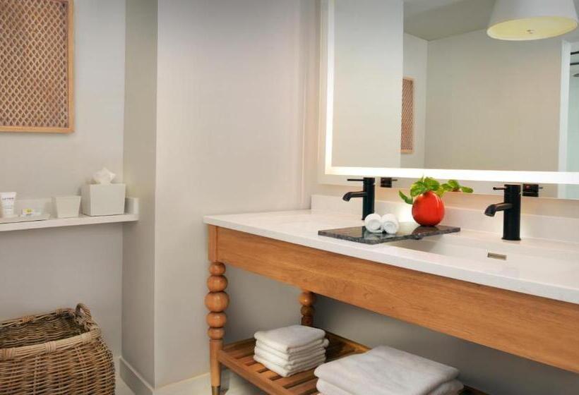 带城市景观的标准间, Pelican Grand Beach Resort, A Noble House Resort