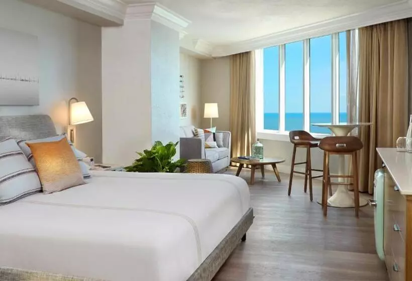 キングサイズベッドのスタンダードルーム, Pelican Grand Beach Resort, A Noble House Resort