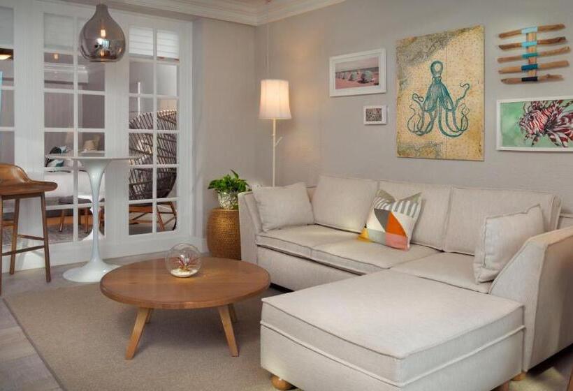 带海景的高级套房, Pelican Grand Beach Resort, A Noble House Resort