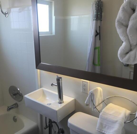 キングサイズベッドのデラックスルーム, The Sands Motel