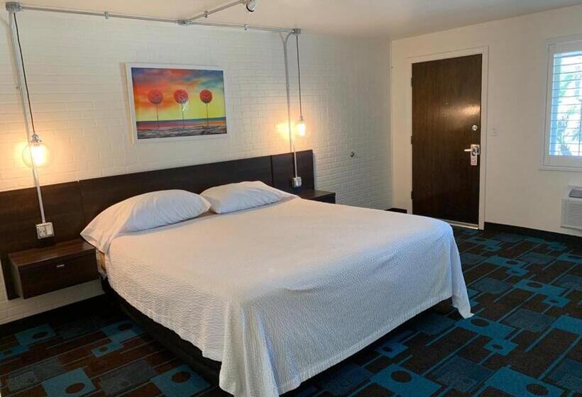 キングサイズベッドのデラックスルーム, The Sands Motel