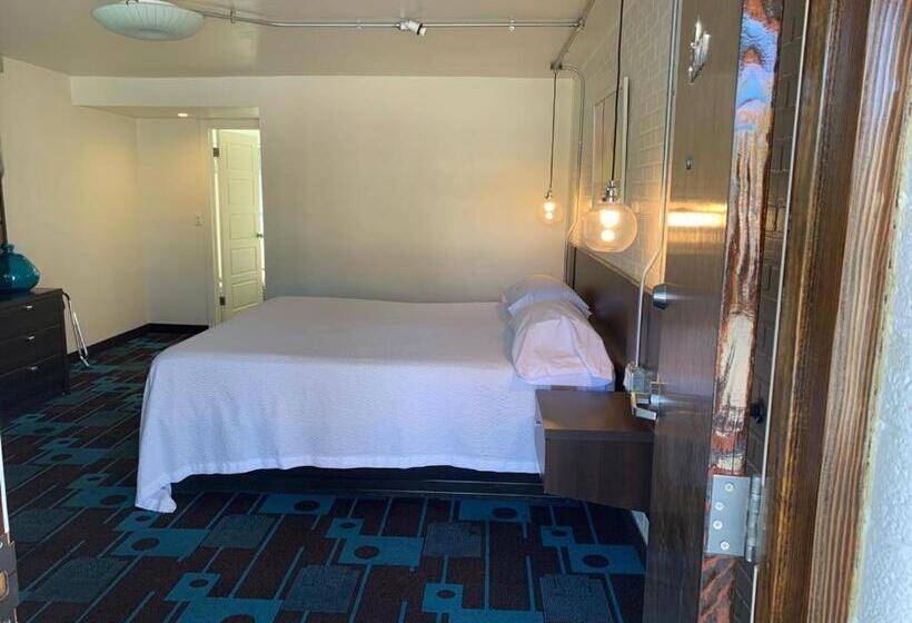 キングサイズベッドのデラックスルーム, The Sands Motel