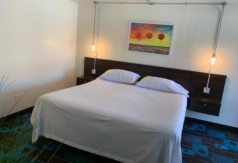 キングサイズベッドのデラックスルーム, The Sands Motel