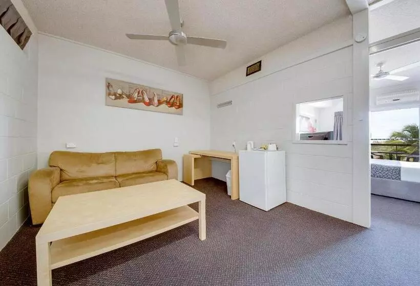 اتاق استاندارد, Camelot Motel