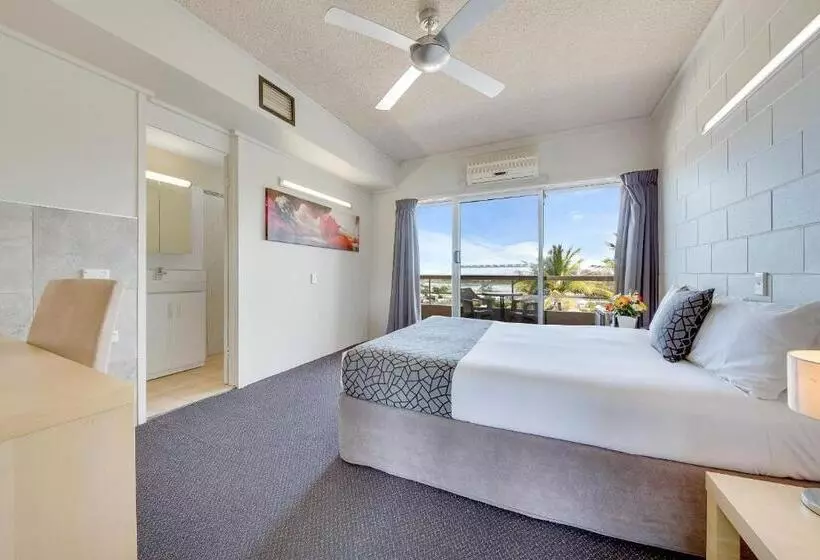 اتاق استاندارد, Camelot Motel