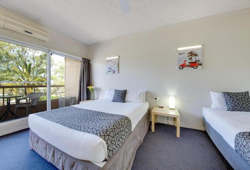 اتاق استاندارد سه نفره, Camelot Motel