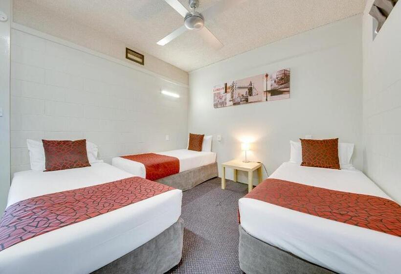 패밀리 룸, Camelot Motel