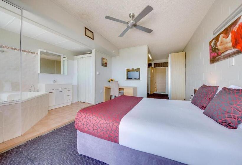 اتاق لوکس با تخت دو نفره بزرگ, Camelot Motel