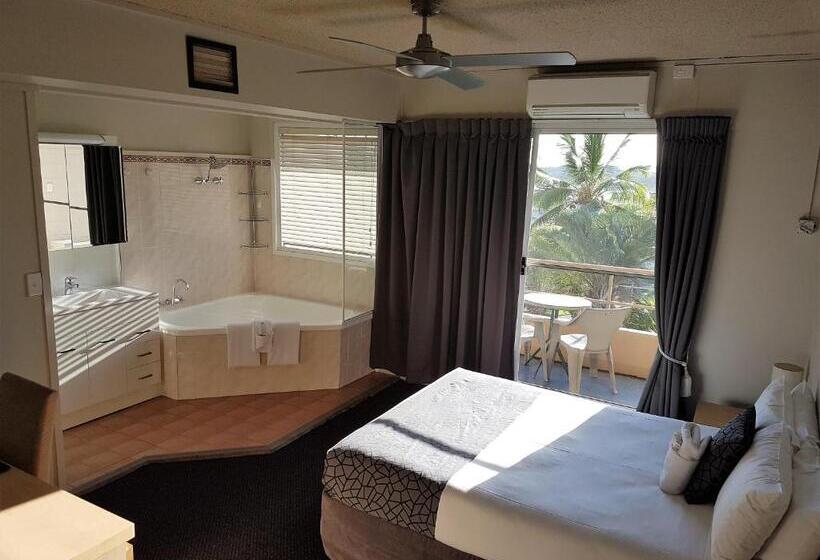 اتاق لوکس با تخت دو نفره بزرگ, Camelot Motel