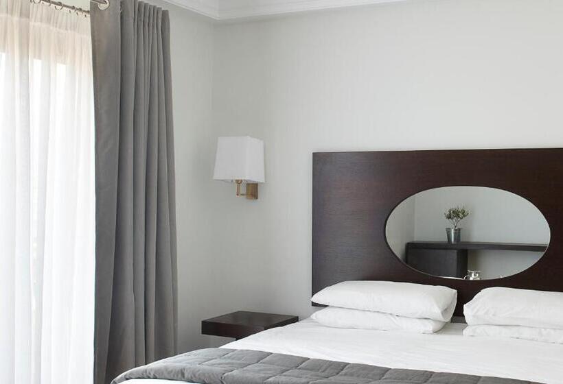 标准三人间, Acropolis Hill