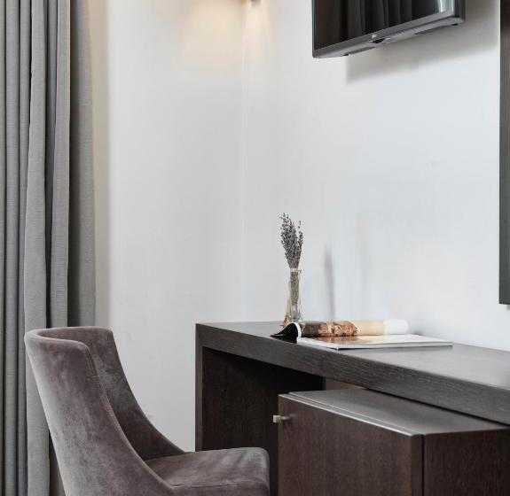 标准间, Acropolis Hill