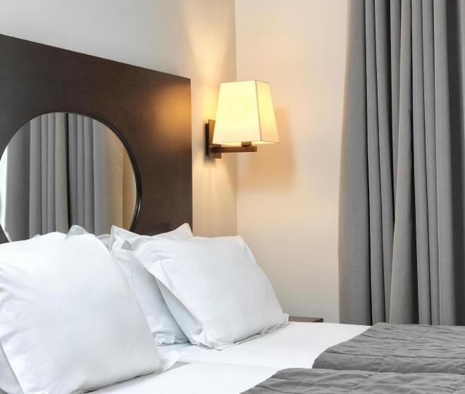 标准间, Acropolis Hill