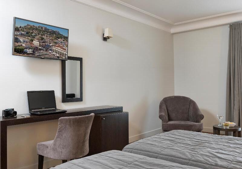 标准三人间, Acropolis Hill