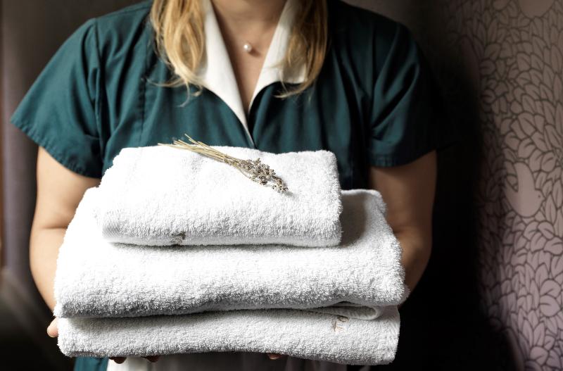 标准三人间, Acropolis Hill