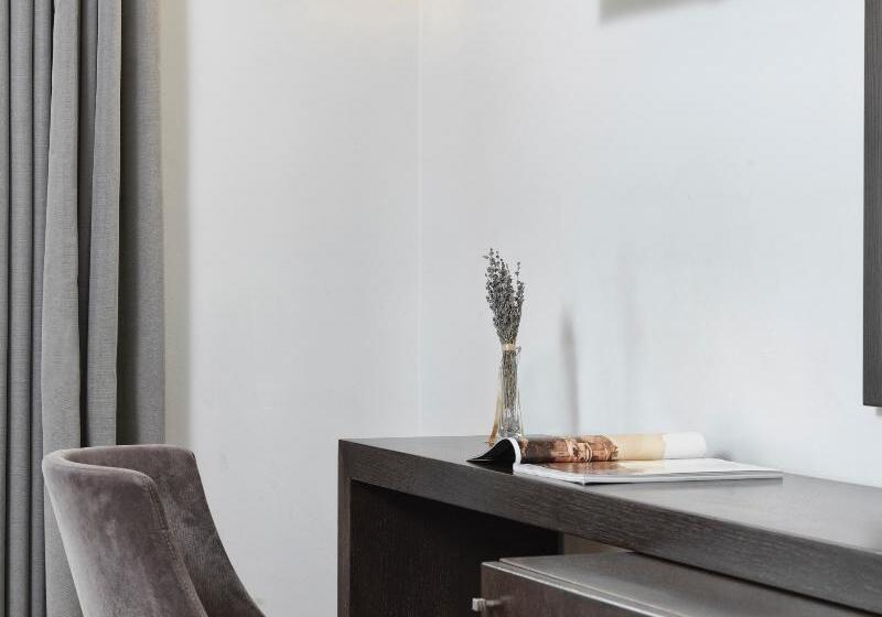 标准间, Acropolis Hill