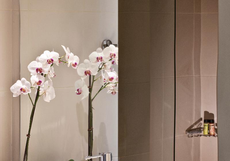 标准间, Acropolis Hill