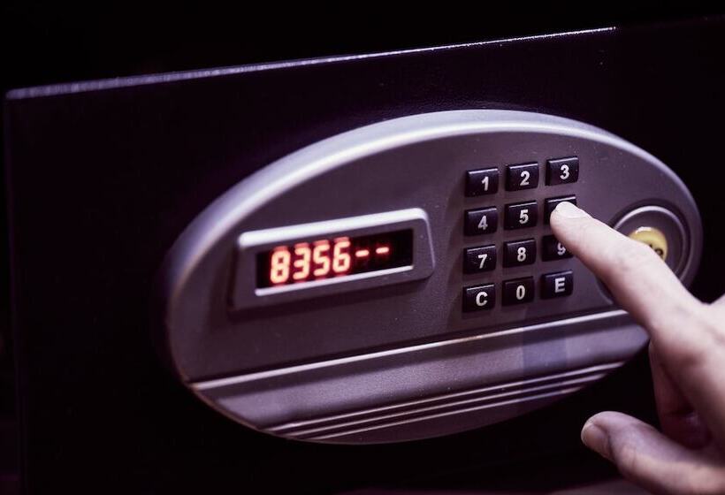 标准间, Acropolis Hill