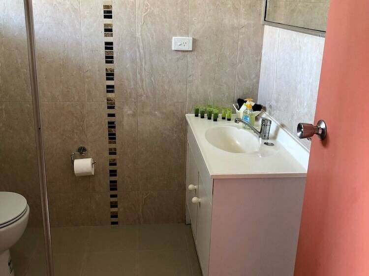 חדר דלוקס לשלושה, Alamo Motor Inn