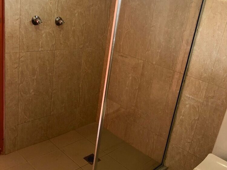 חדר דלוקס לשלושה, Alamo Motor Inn