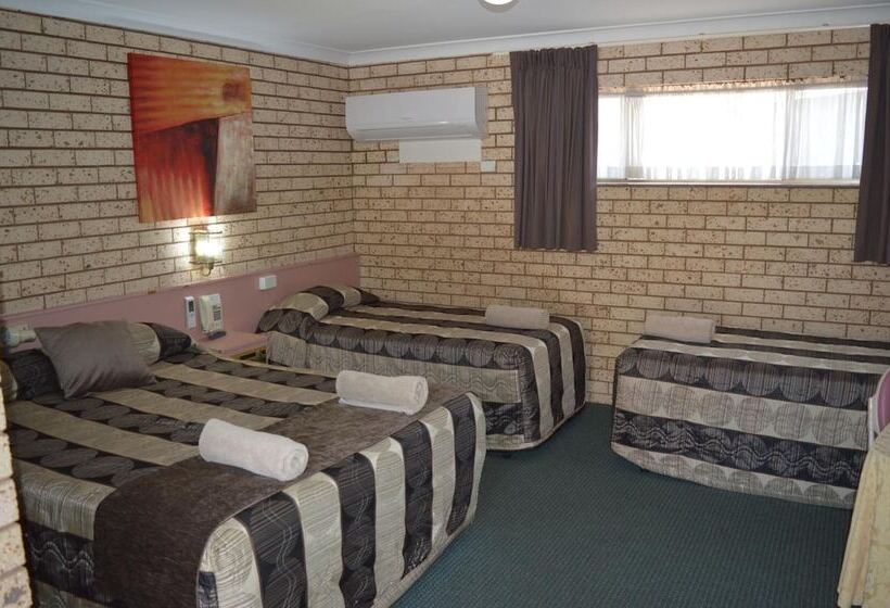 חדר דלוקס לשלושה, Alamo Motor Inn