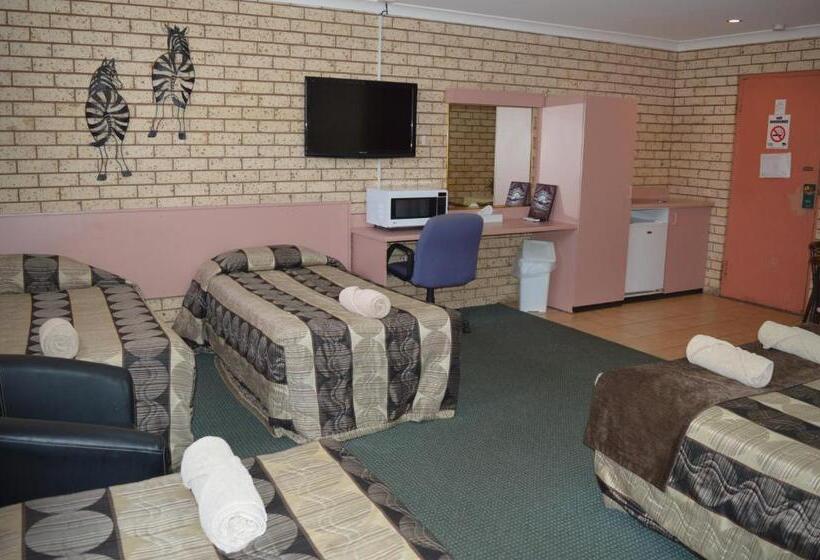 סוויטה משפחתית, Alamo Motor Inn