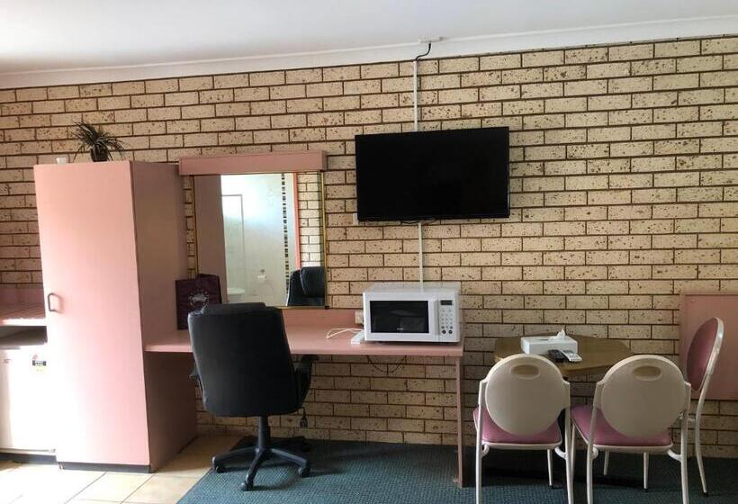 חדר דלוקס לשלושה, Alamo Motor Inn