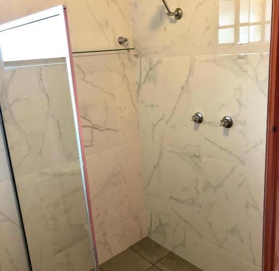 חדר דלוקס לשלושה, Alamo Motor Inn