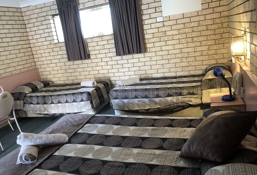 חדר דלוקס לשלושה, Alamo Motor Inn