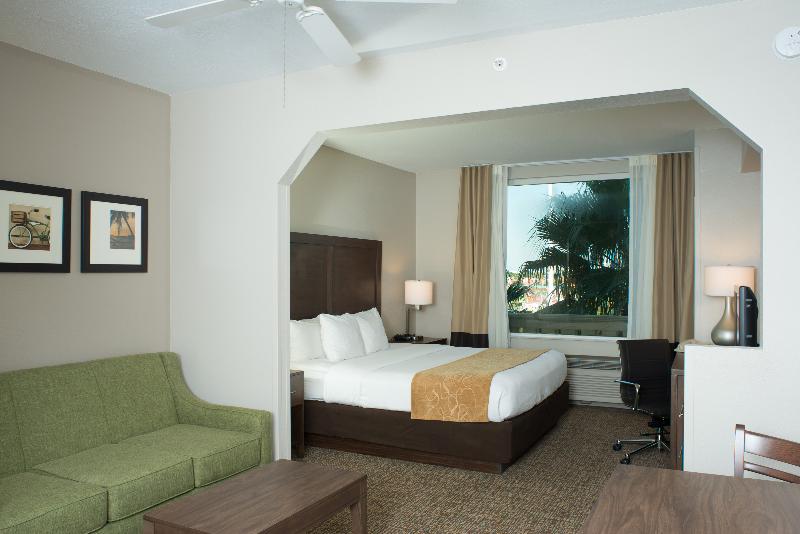 سوئیت با تخت بزرگ, Comfort Suites Maingate East