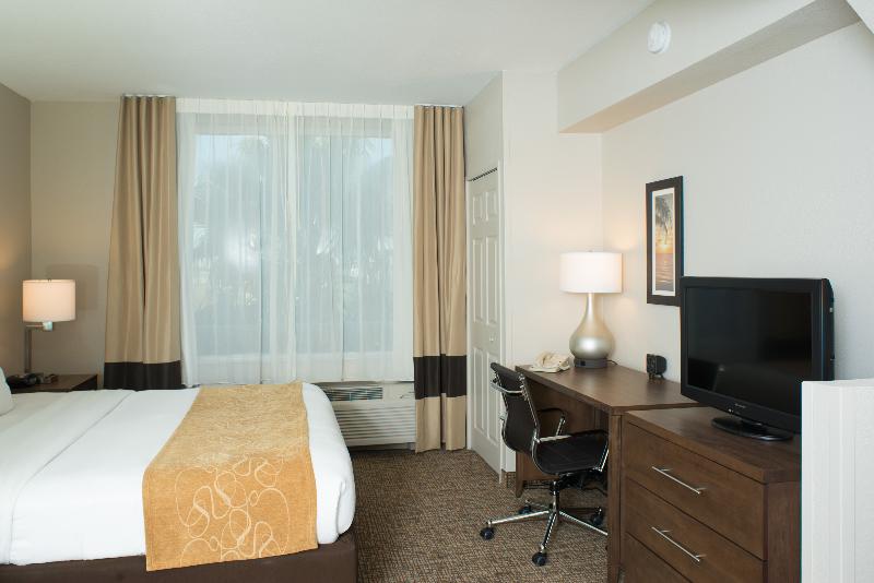 سوئیت با تخت بزرگ, Comfort Suites Maingate East