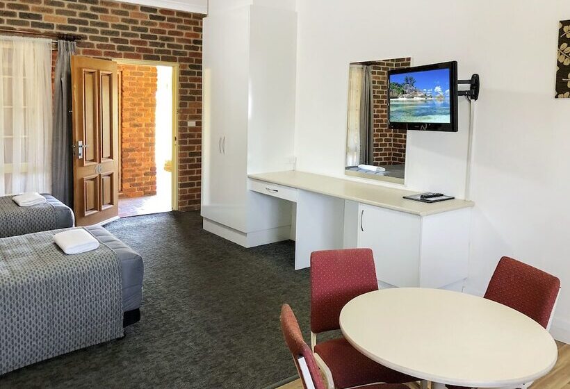 Perhehuone, Leeton Heritage Motor Inn